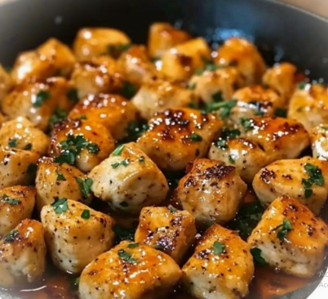 Juicy Texas Roadhouse-style butter chicken skillet served with mashed potatoes and fresh parsley